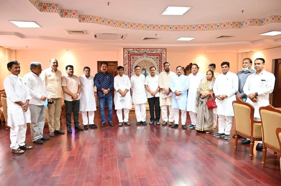 अजय माकन के साथ राजस्थान कांग्रेस के विधायक